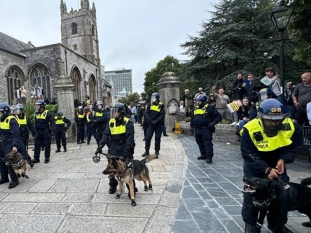 uk s turkish community urged to stay calm amid ongoing far right riots